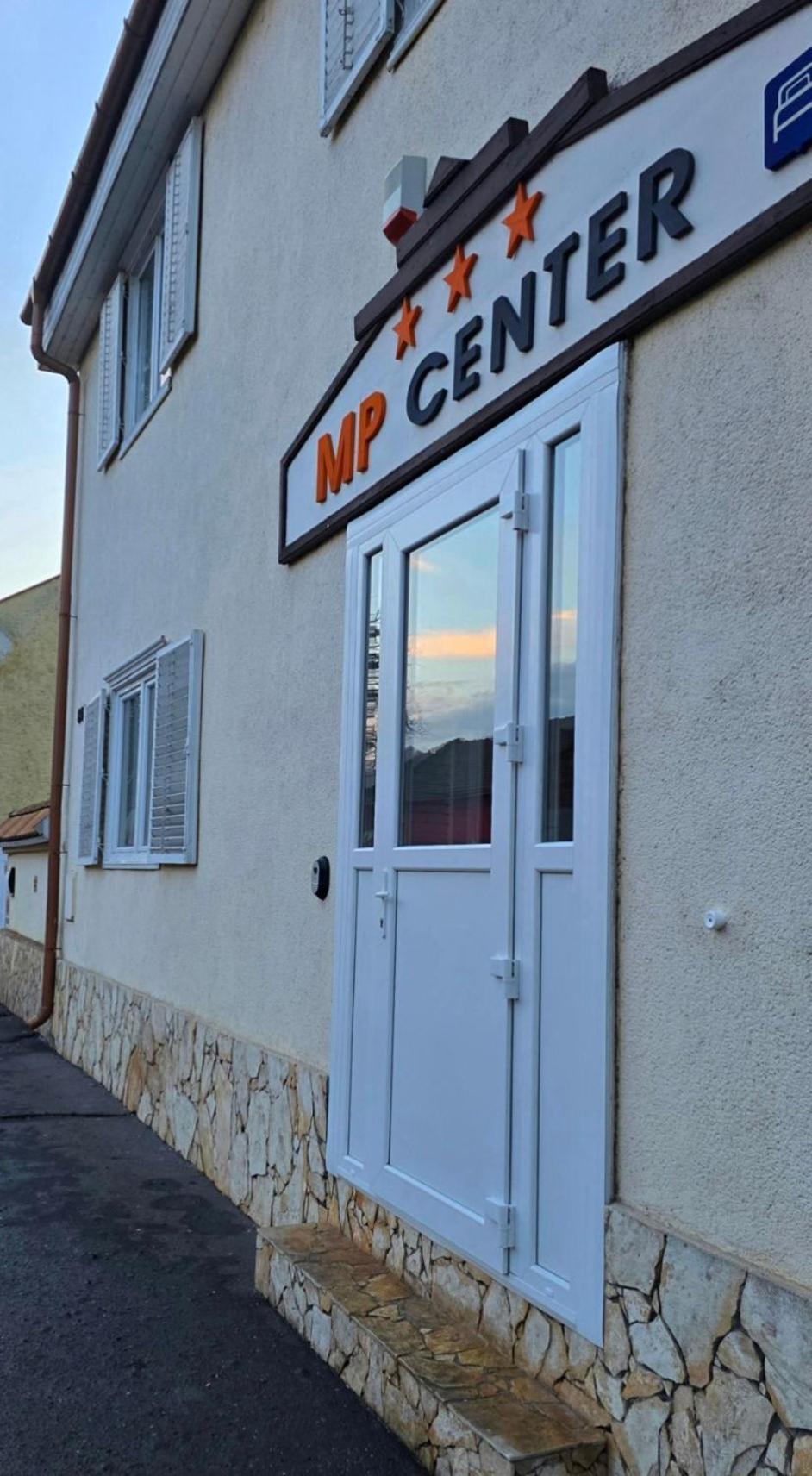 Mp Center Maganszallas 米什科尔茨 外观 照片